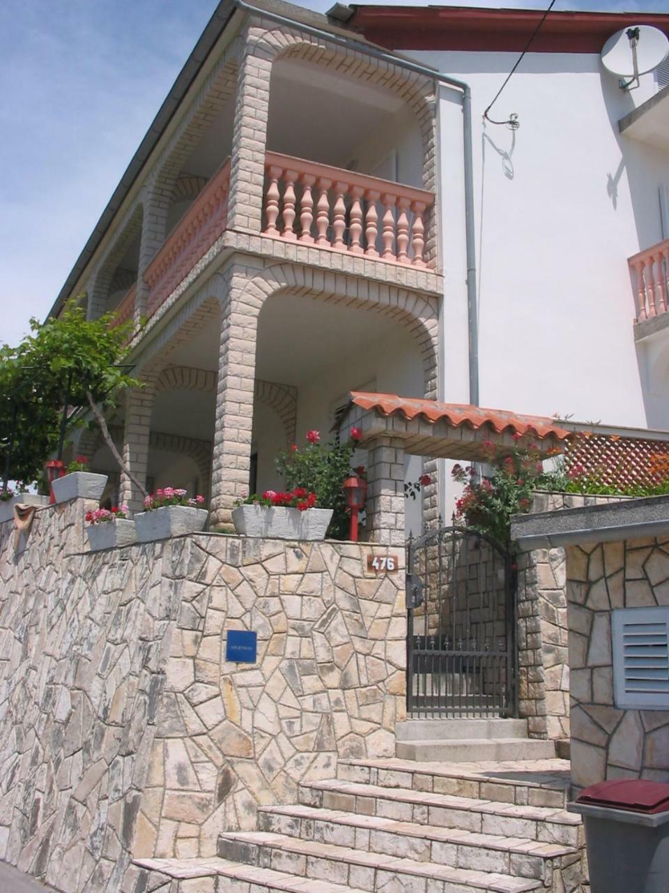 Apartmani Manuela Лопар Екстериор снимка